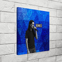 Холст квадратный Bones стоит с микрофоном, цвет: 3D-принт — фото 2