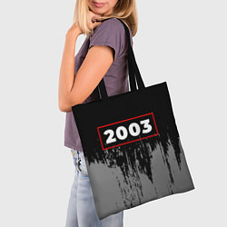 Сумка-шопер 2003 - в красной рамке на темном, цвет: 3D-принт — фото 2