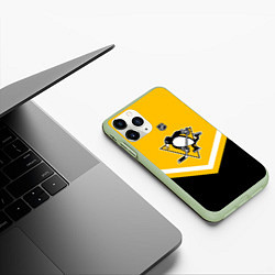 Чехол iPhone 11 Pro матовый NHL: Pittsburgh Penguins, цвет: 3D-салатовый — фото 2