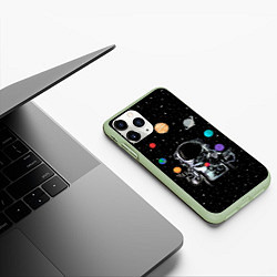 Чехол iPhone 11 Pro матовый Космический жонглер, цвет: 3D-салатовый — фото 2