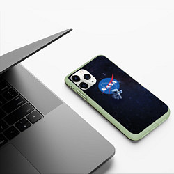 Чехол iPhone 11 Pro матовый NASA: Hello World, цвет: 3D-салатовый — фото 2
