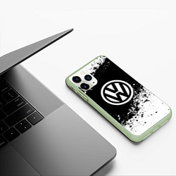 Чехол iPhone 11 Pro матовый Volkswagen: Black Spray, цвет: 3D-салатовый — фото 2