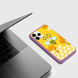 Чехол iPhone 11 Pro матовый Веселая пчелка, цвет: 3D-фиолетовый — фото 2