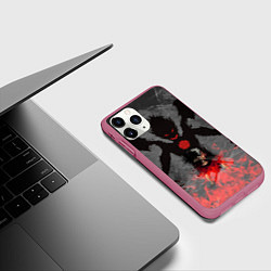 Чехол iPhone 11 Pro матовый Черный клевер, цвет: 3D-малиновый — фото 2