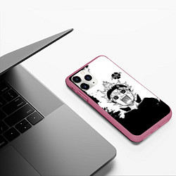 Чехол iPhone 11 Pro матовый Чёрный клевер кричащий Аста, цвет: 3D-малиновый — фото 2