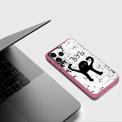 Чехол iPhone 11 Pro матовый ЪУЪ СЪУКА брызги красок, цвет: 3D-малиновый — фото 2