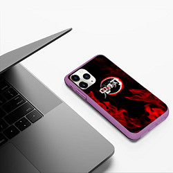 Чехол iPhone 11 Pro матовый Клинок рассекающий демонов пламя, цвет: 3D-фиолетовый — фото 2