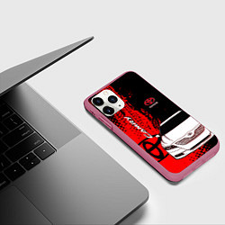 Чехол iPhone 11 Pro матовый Camry Toyota glitch, цвет: 3D-малиновый — фото 2