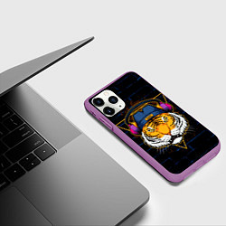 Чехол iPhone 11 Pro матовый Тигр в наушниках SWAG, цвет: 3D-фиолетовый — фото 2