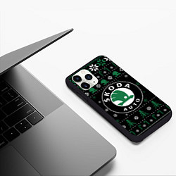 Чехол iPhone 11 Pro матовый SKODA, ШКОДА НОВОГОДНИЙ, цвет: 3D-черный — фото 2