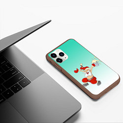 Чехол iPhone 11 Pro матовый Веселый празднующий дед Мороз, цвет: 3D-коричневый — фото 2