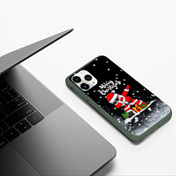 Чехол iPhone 11 Pro матовый Santa Dabbing с подарками, цвет: 3D-темно-зеленый — фото 2