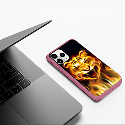 Чехол iPhone 11 Pro матовый Тигр В Пламени, цвет: 3D-малиновый — фото 2