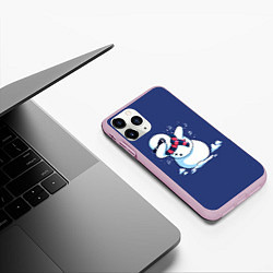 Чехол iPhone 11 Pro матовый Dab Snowman in a scarf, цвет: 3D-розовый — фото 2