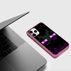 Чехол iPhone 11 Pro матовый MINECRAFT ЭНДЕРМЕН ЛИЦО, БРЫЗГИ КРАСОК, цвет: 3D-малиновый — фото 2