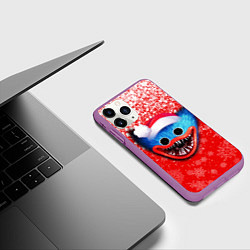 Чехол iPhone 11 Pro матовый POPPY PLAYTIME ХАГИ ВАГИ НОВОГОДНИЙ, СНЕЖИНКИ, цвет: 3D-фиолетовый — фото 2