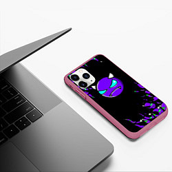 Чехол iPhone 11 Pro матовый Geometry Dash, цвет: 3D-малиновый — фото 2