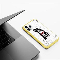 Чехол iPhone 11 Pro матовый Banksy Mona Lisa Бэнкси, цвет: 3D-желтый — фото 2