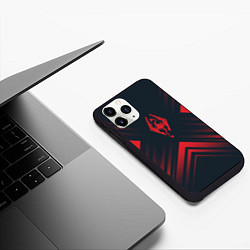 Чехол iPhone 11 Pro матовый Красный Символ Skyrim на темном фоне со стрелками, цвет: 3D-черный — фото 2