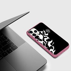 Чехол iPhone 11 Pro матовый ПРОКЛЯТЫЙ ЩИТ ВОСХОЖДЕНИЕ ГЕРОЯ, цвет: 3D-малиновый — фото 2
