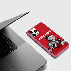 Чехол iPhone 11 Pro матовый Бумажный дом персонажи, цвет: 3D-малиновый — фото 2