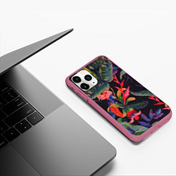 Чехол iPhone 11 Pro матовый Яркие цветы в летней ночи - паттерн, цвет: 3D-малиновый — фото 2