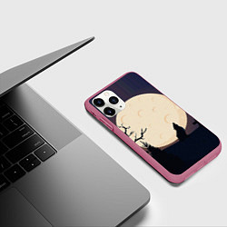 Чехол iPhone 11 Pro матовый Волчица и луна, цвет: 3D-малиновый — фото 2