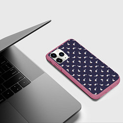 Чехол iPhone 11 Pro матовый Гуси на синем паттерн, цвет: 3D-малиновый — фото 2