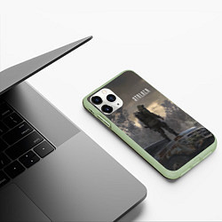 Чехол iPhone 11 Pro матовый STALKER Одиночка Стоит На Капоте Машины, цвет: 3D-салатовый — фото 2