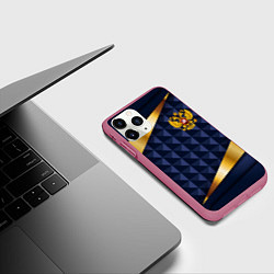 Чехол iPhone 11 Pro матовый Золотой герб России на объемном синим фоне, цвет: 3D-малиновый — фото 2