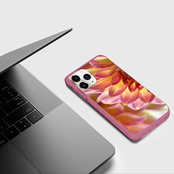 Чехол iPhone 11 Pro матовый Оранжевые георгины лепестки, цвет: 3D-малиновый — фото 2
