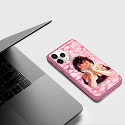 Чехол iPhone 11 Pro матовый Моя новая горничная очень подозрительна - аниме, цвет: 3D-малиновый — фото 2