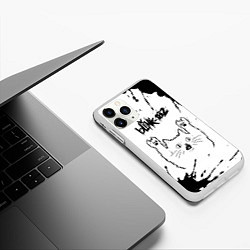 Чехол iPhone 11 Pro матовый Blink 182 рок кот на светлом фоне, цвет: 3D-белый — фото 2