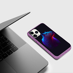 Чехол iPhone 11 Pro матовый Неоновая капибара на чёрном фоне, цвет: 3D-фиолетовый — фото 2