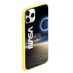 Чехол iPhone 11 Pro матовый Солнечное затмение в открытом космосе, цвет: 3D-желтый — фото 2