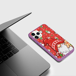 Чехол iPhone 11 Pro матовый Новогодний гном с пряником, цвет: 3D-фиолетовый — фото 2