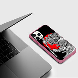 Чехол iPhone 11 Pro матовый Самурай с мечом на черном фоне, цвет: 3D-малиновый — фото 2