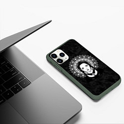 Чехол iPhone 11 Pro матовый Готическая девушка и округлый орнамент с черепами, цвет: 3D-темно-зеленый — фото 2