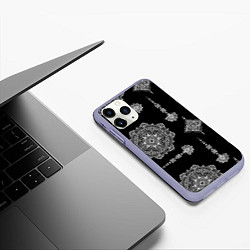 Чехол iPhone 11 Pro матовый Паттерн с орнаментом мандалы на черном фоне, цвет: 3D-светло-сиреневый — фото 2