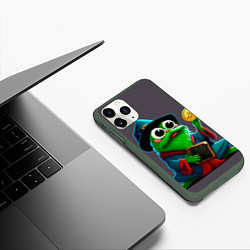 Чехол iPhone 11 Pro матовый Лягушонок Пепе нашёл монетку, цвет: 3D-темно-зеленый — фото 2