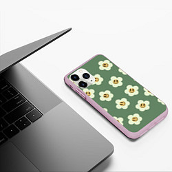 Чехол iPhone 11 Pro матовый Цветочки-смайлики: темно-зеленый паттерн, цвет: 3D-розовый — фото 2