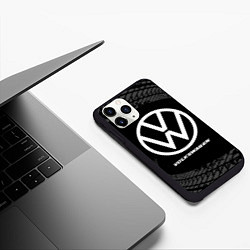 Чехол iPhone 11 Pro матовый Volkswagen speed на темном фоне со следами шин, цвет: 3D-черный — фото 2