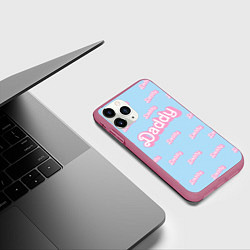 Чехол iPhone 11 Pro матовый Папочка надпись в стиле Барби: паттерн голубой, цвет: 3D-малиновый — фото 2