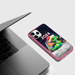 Чехол iPhone 11 Pro матовый Дракончик в новогоднюю ночь, цвет: 3D-малиновый — фото 2
