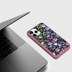 Чехол iPhone 11 Pro матовый Разноцветные черепа в кепке паттерн, цвет: 3D-малиновый — фото 2