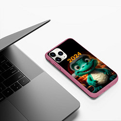 Чехол iPhone 11 Pro матовый Зеленый дракон 2024, цвет: 3D-малиновый — фото 2
