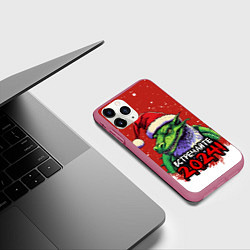Чехол iPhone 11 Pro матовый Встречайте 2024 год зеленого дракона, цвет: 3D-малиновый — фото 2