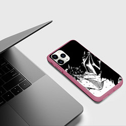 Чехол iPhone 11 Pro матовый Берсерк Гатс в чёрных доспехах, цвет: 3D-малиновый — фото 2