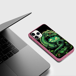 Чехол iPhone 11 Pro матовый Зеленый яркий неоновый дракон 2024 год, цвет: 3D-малиновый — фото 2