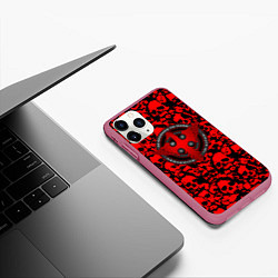 Чехол iPhone 11 Pro матовый Thirty Seconds to Mars skull pattern, цвет: 3D-малиновый — фото 2